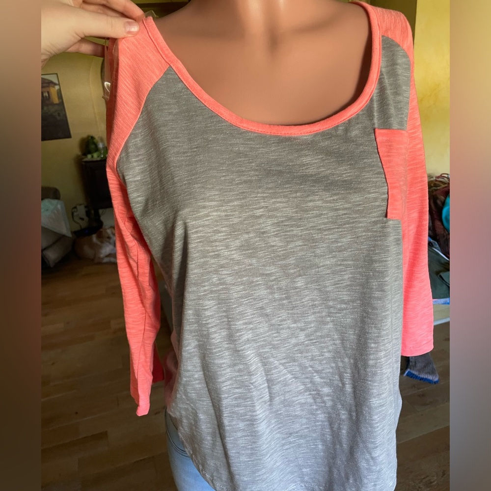 gray and pink, M